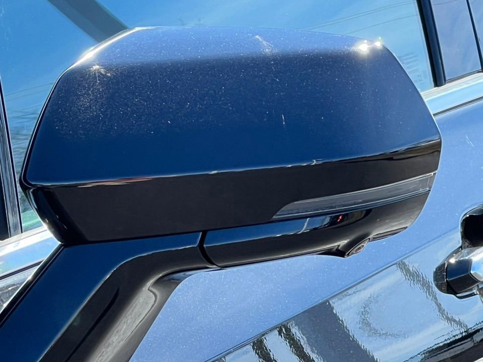 Used 2025 Cadillac XT4 Premium Luxury image 36