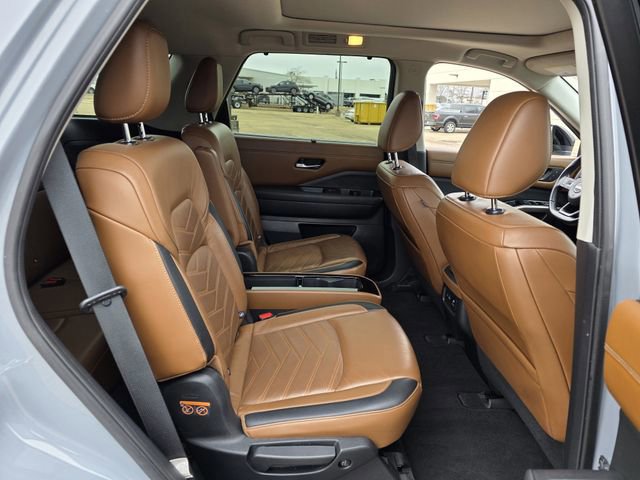 Used 2022 Nissan Pathfinder Platinum w/ Lighting Package (N92) image 29