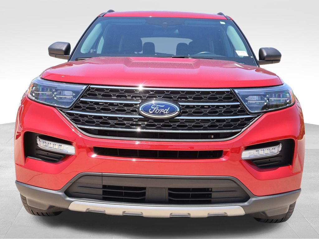 Certified 2022 Ford Explorer XLT w/ Equipment Group 202A AWD/4WD image 8