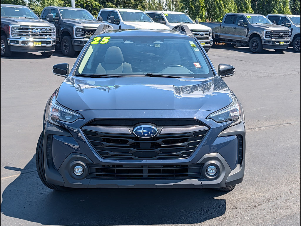 Used 2025 Subaru Outback Premium AWD/4WD image 2