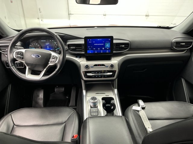 Certified 2023 Ford Explorer XLT w/ Equipment Group 202A AWD/4WD image 4