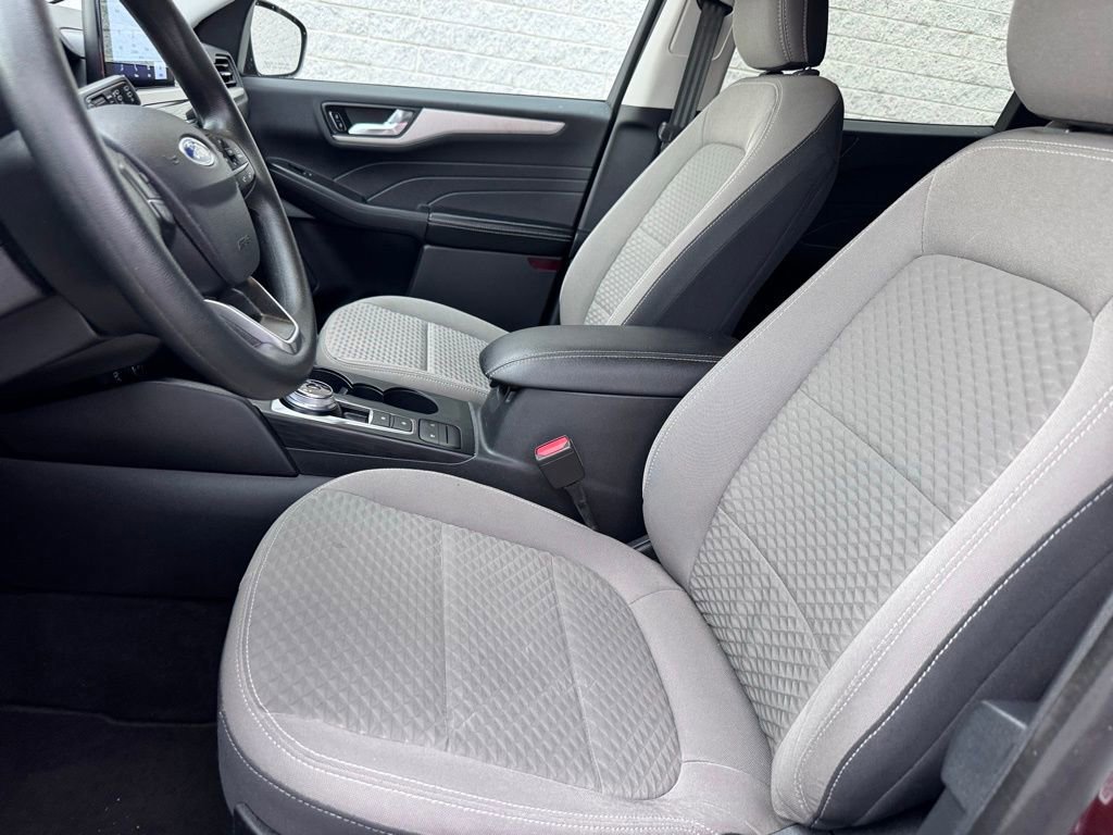Certified 2021 Ford Escape SE image 15