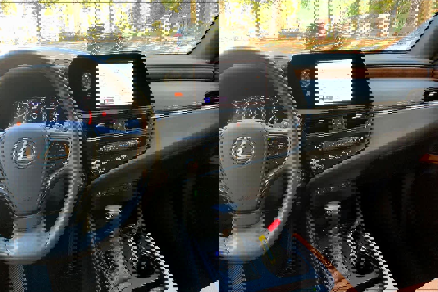 Used 2024 Lexus ES 350 w/ Premium Package image 8