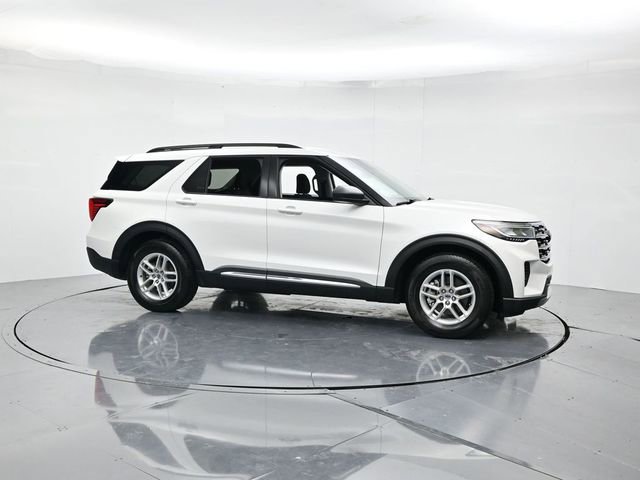 Certified 2025 Ford Explorer Active image 3