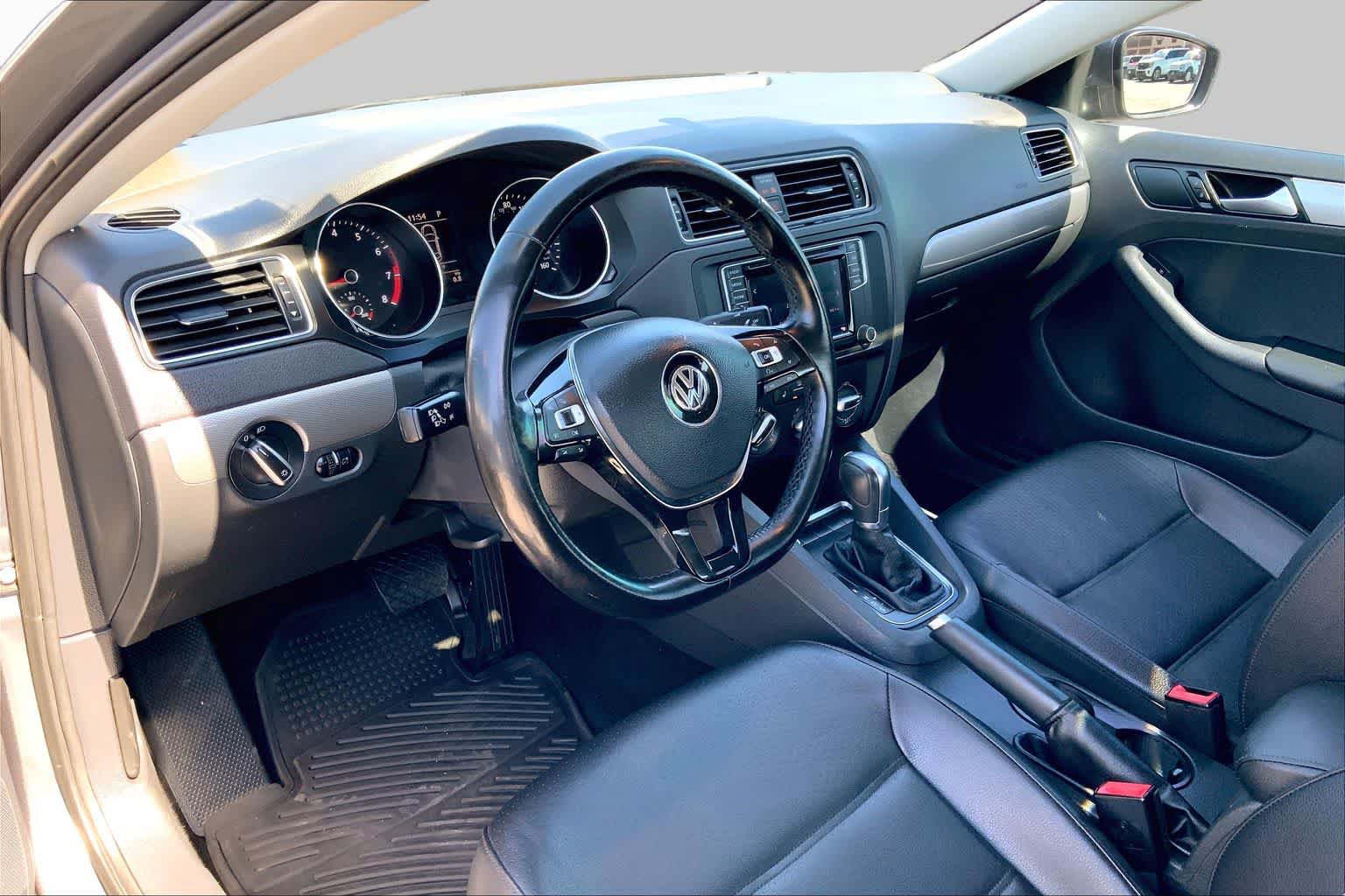 Used 2018 Volkswagen Jetta SE FWD image 16