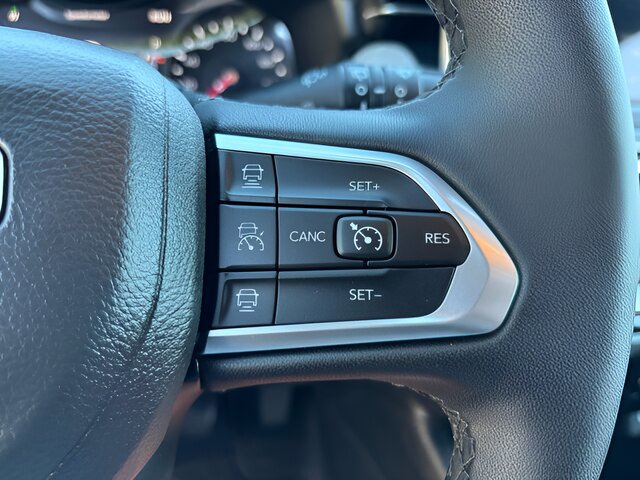 Used 2025 Jeep Compass Limited AWD/4WD image 16