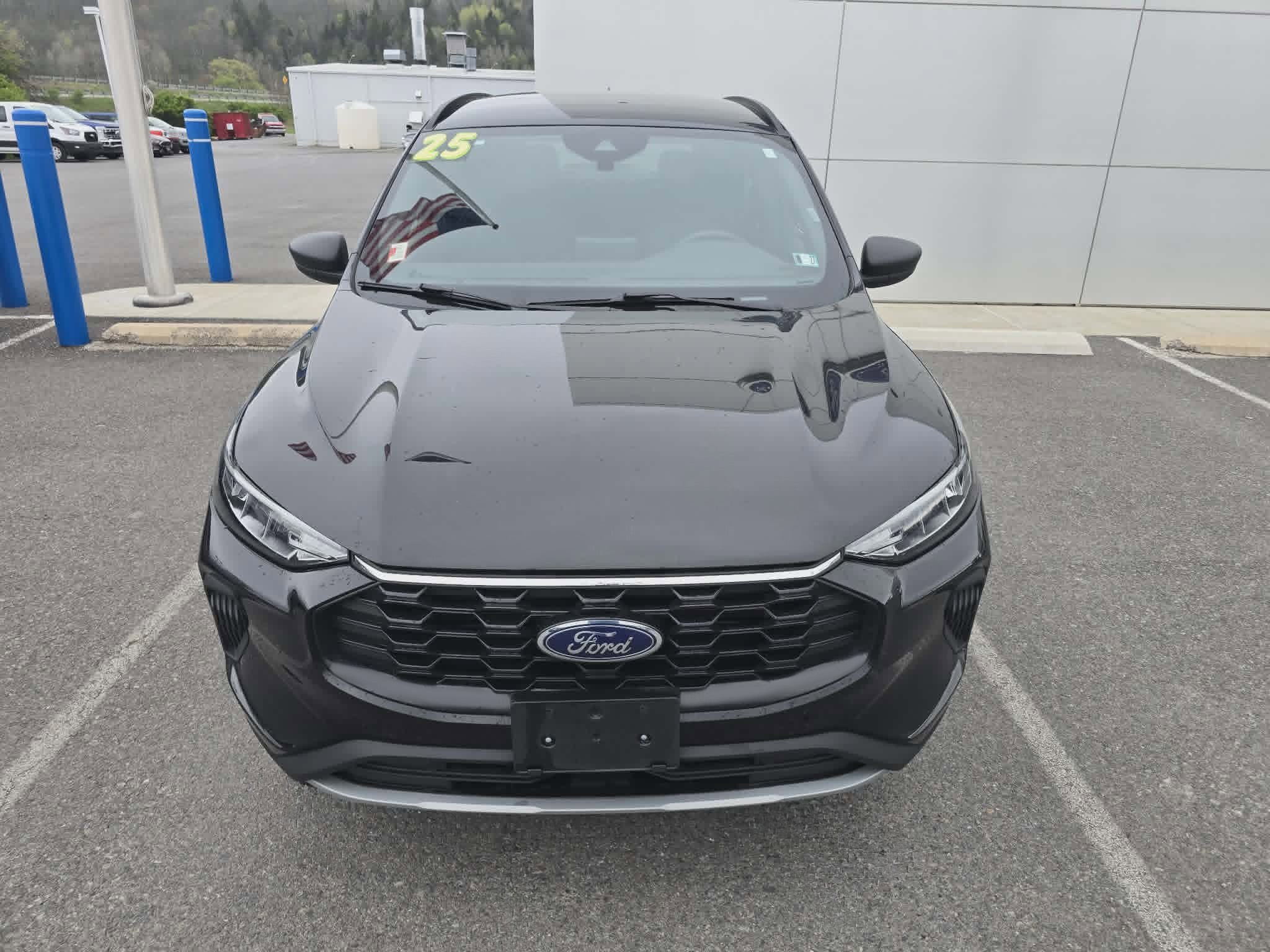 Certified 2025 Ford Escape ST-Line AWD/4WD image 9