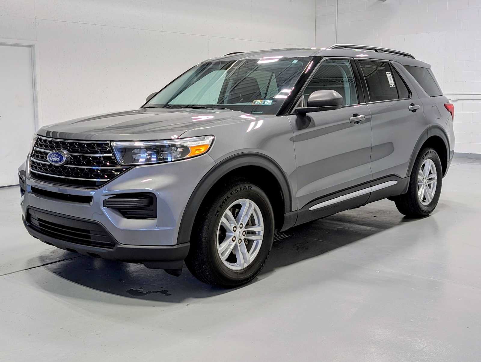 Certified 2023 Ford Explorer XLT AWD/4WD image 1