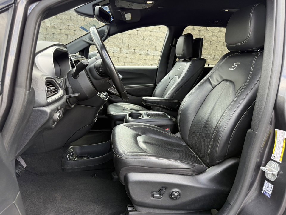 Used 2020 Chrysler Pacifica Touring-L Plus image 10