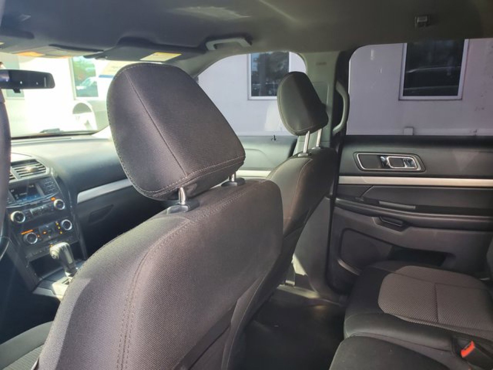 Certified 2018 Ford Explorer XLT FWD image 27