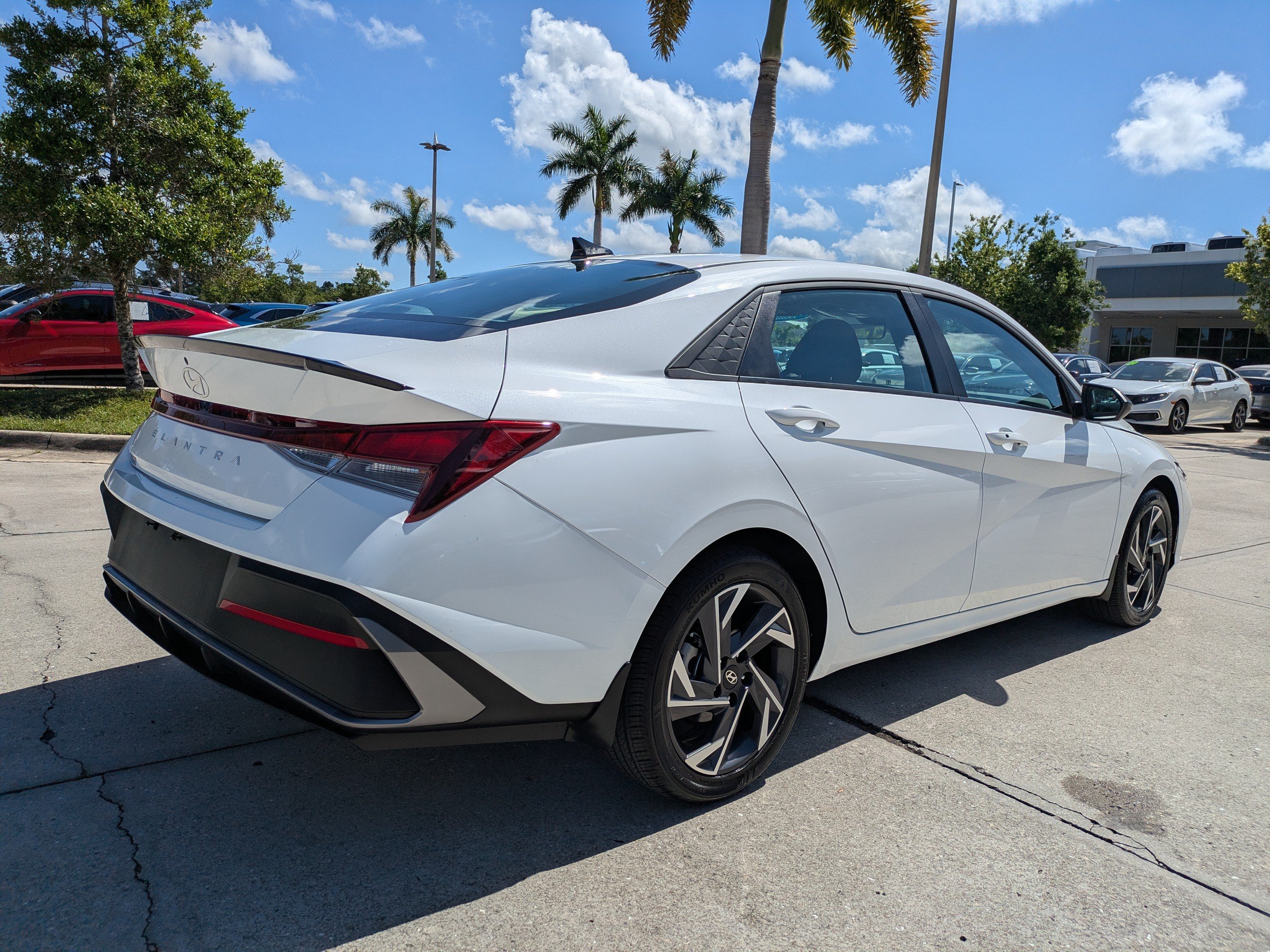 Used 2025 Hyundai Elantra Sport FWD image 21