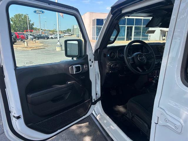 Used 2025 Jeep Wrangler Unlimited Rubicon 4xe w/ Convenience Group AWD/4WD image 9