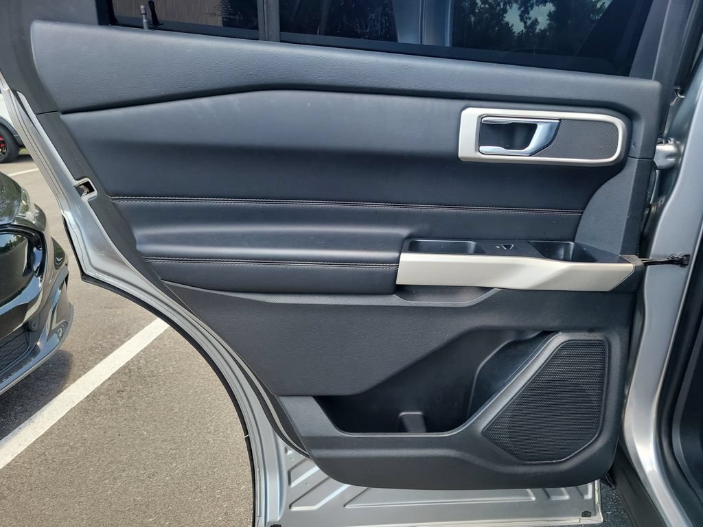 Certified 2020 Ford Explorer XLT w/ Equipment Group 202A RWD image 9