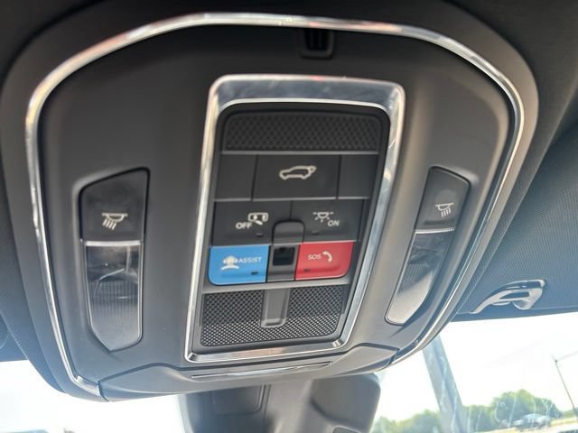 Used 2024 Jeep Wagoneer Series III AWD/4WD image 24