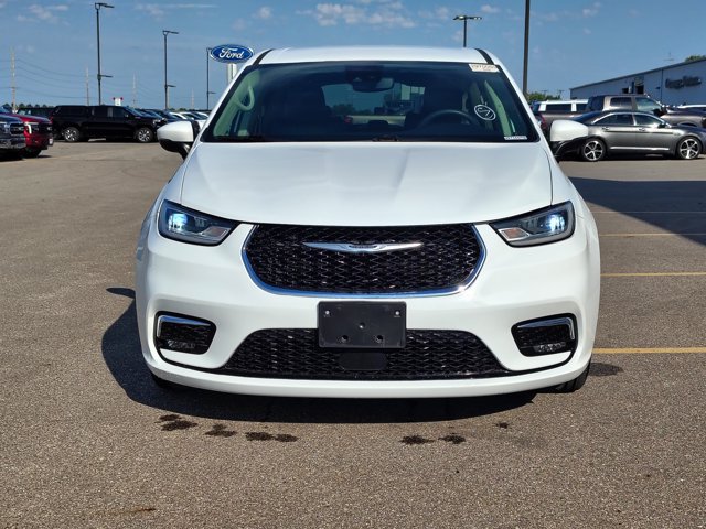 Used 2023 Chrysler Pacifica Touring-L FWD image 8