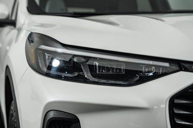 Certified 2024 Ford Escape SE w/ PHEV Premium Package image 15