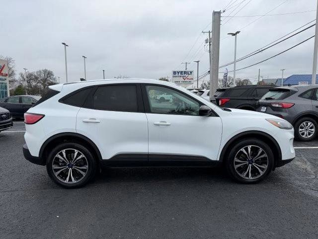 Certified 2022 Ford Escape SE w/ SE Sport Appearance Package image 5