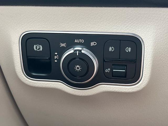 Used 2023 Mercedes-Benz GLB 250 image 31