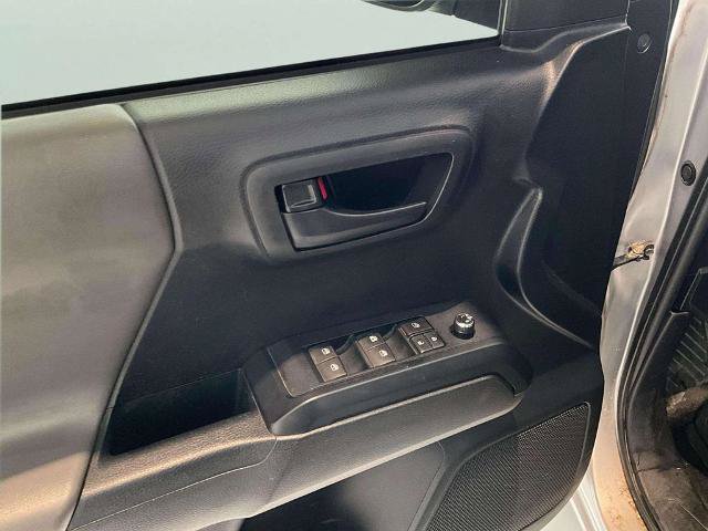 Used 2018 Toyota Tacoma SR AWD/4WD image 15