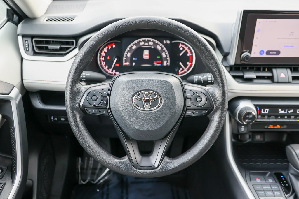 Used 2025 Toyota RAV4 XLE AWD/4WD image 7