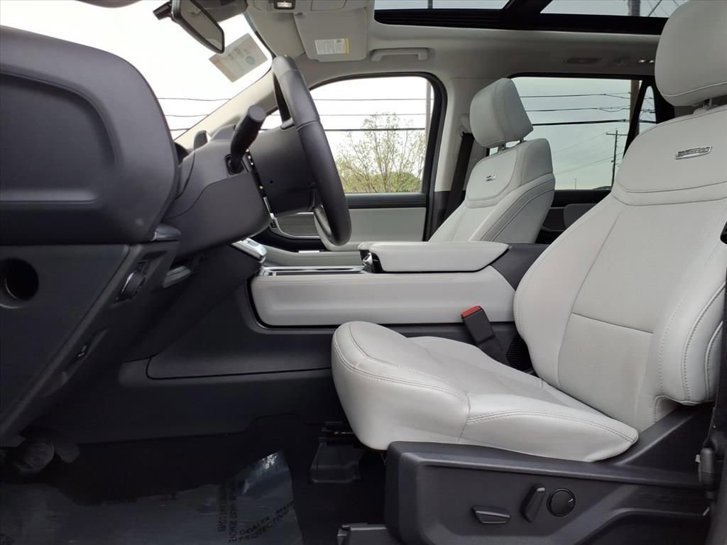 Certified 2025 Ford Expedition Platinum image 20