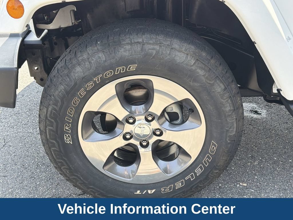Used 2018 Jeep Wrangler Unlimited Sahara w/ Connectivity Group AWD/4WD image 10