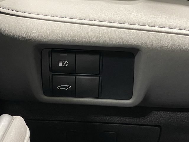 Used 2021 Toyota Highlander XLE AWD/4WD image 34