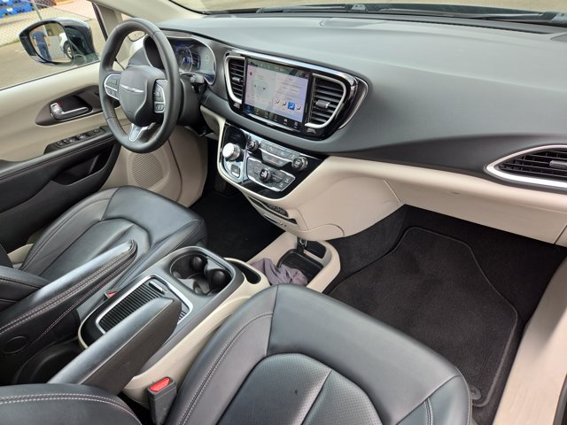 Used 2024 Chrysler Pacifica Touring-L FWD image 19