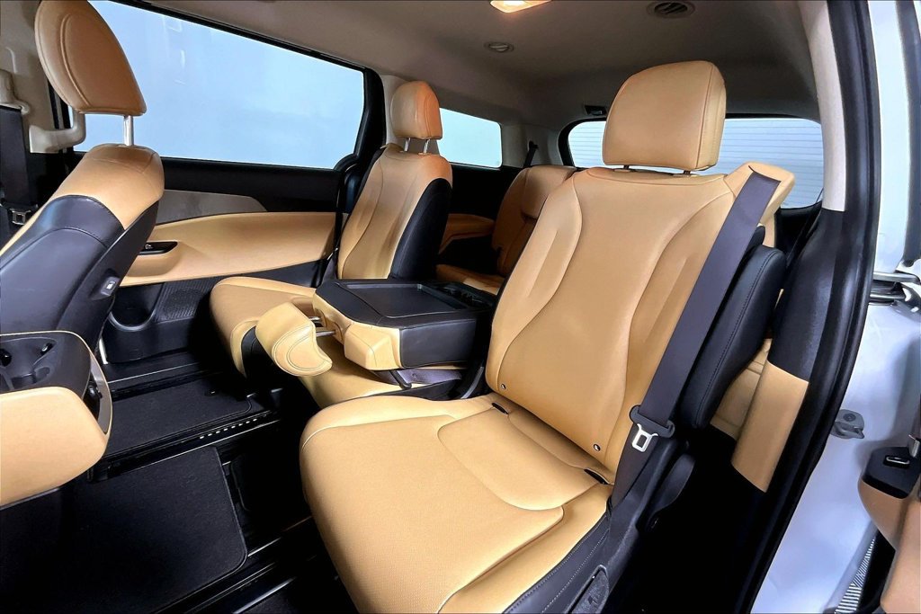 Used 2023 Kia Carnival LX FWD image 26