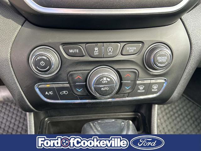 Used 2019 Jeep Cherokee Trailhawk AWD/4WD image 36