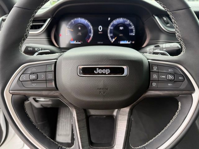 Used 2024 Jeep Grand Cherokee Limited w/ Luxury Tech Group II image 14