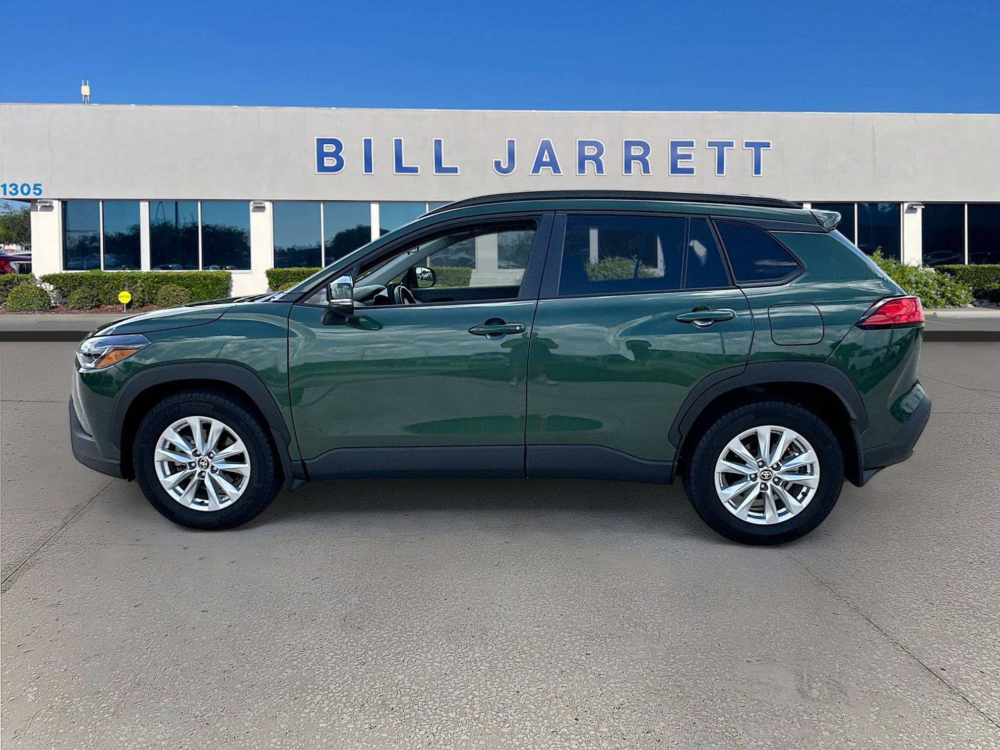 Used 2024 Toyota Corolla Cross LE w/ Moonroof Package AWD/4WD image 4
