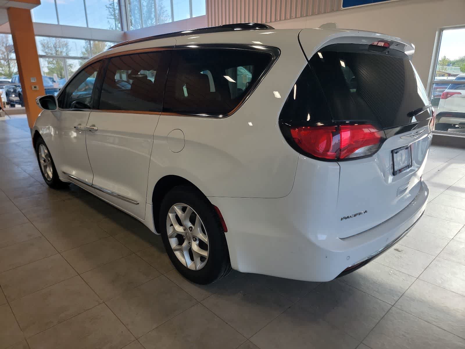 Used 2020 Chrysler Pacifica Limited FWD image 8