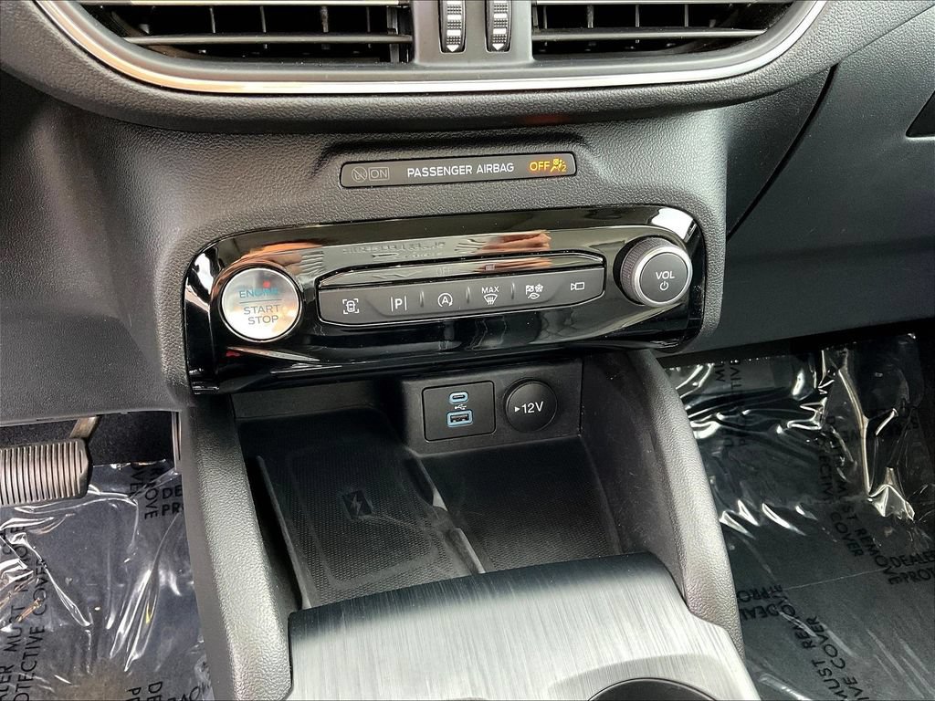 Certified 2023 Ford Escape Platinum w/ Premium Technology Package AWD/4WD image 12