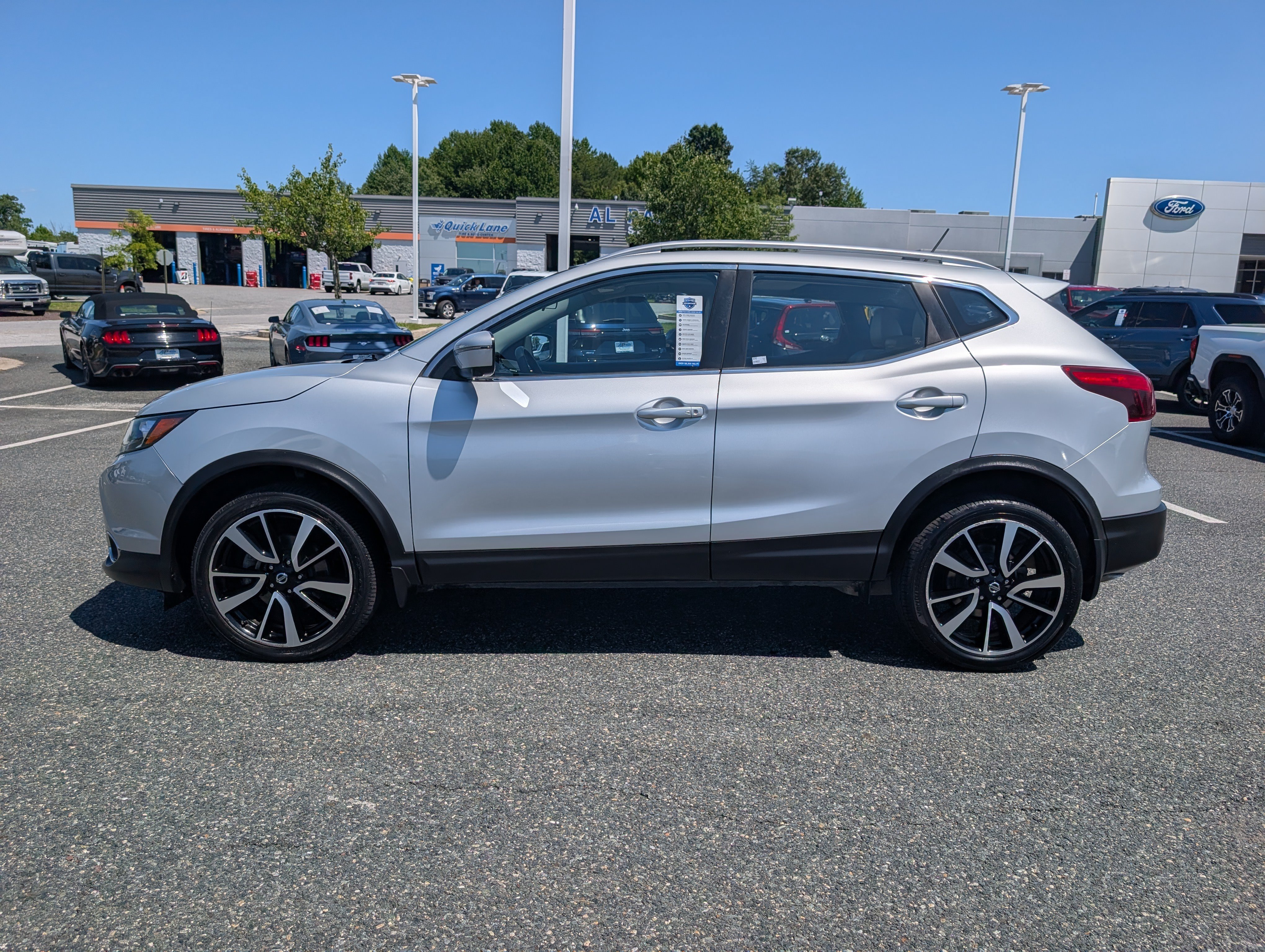 Used 2018 Nissan Rogue Sport SL w/ SL Premium Package FWD image 6