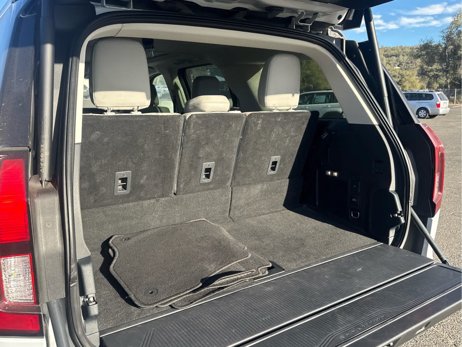 Certified 2025 Ford Expedition Active AWD/4WD image 9