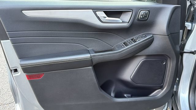 Certified 2024 Ford Escape Platinum AWD/4WD image 10