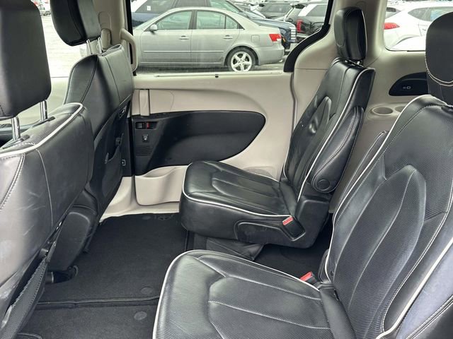 Used 2023 Chrysler Pacifica Limited FWD image 8