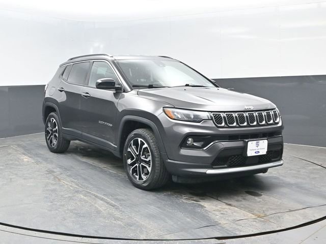 Used 2023 Jeep Compass Limited AWD/4WD image 2