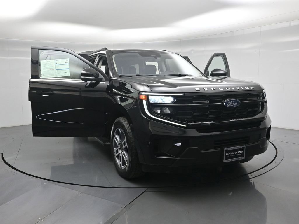 Certified 2025 Ford Expedition Active AWD/4WD image 33
