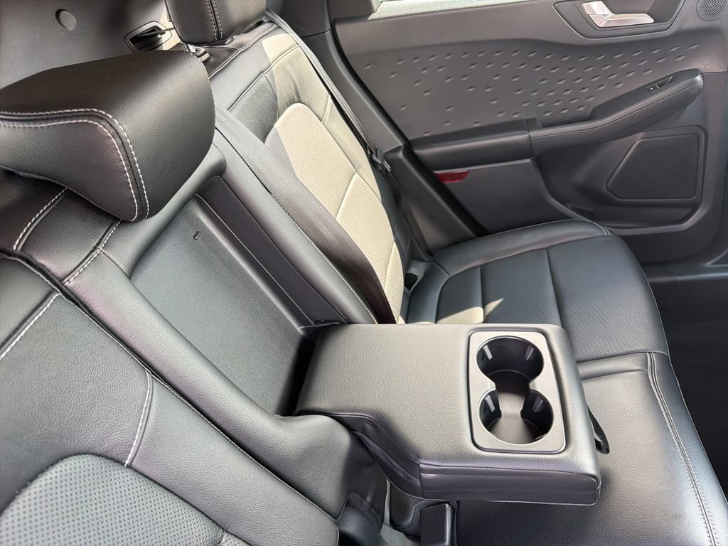 Certified 2020 Ford Escape Titanium w/ Titanium Premium Package 2.0 AWD/4WD image 46