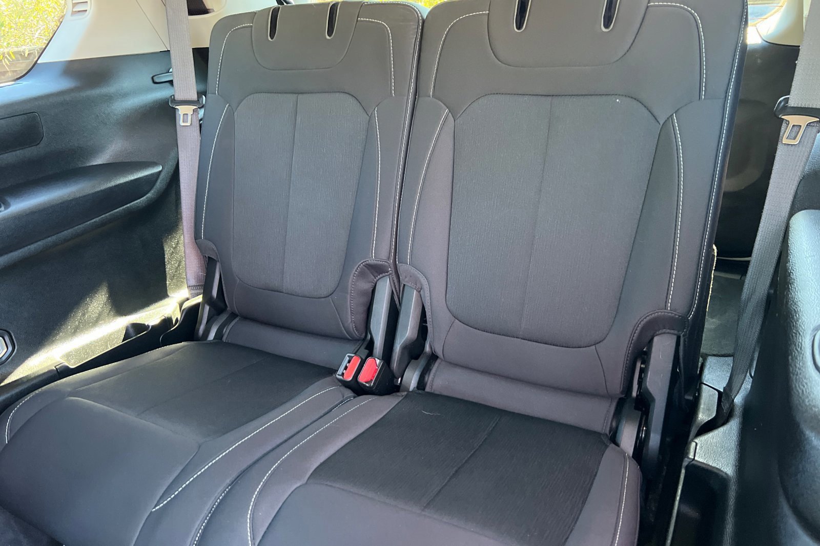 Used 2023 Jeep Grand Cherokee L Laredo image 16