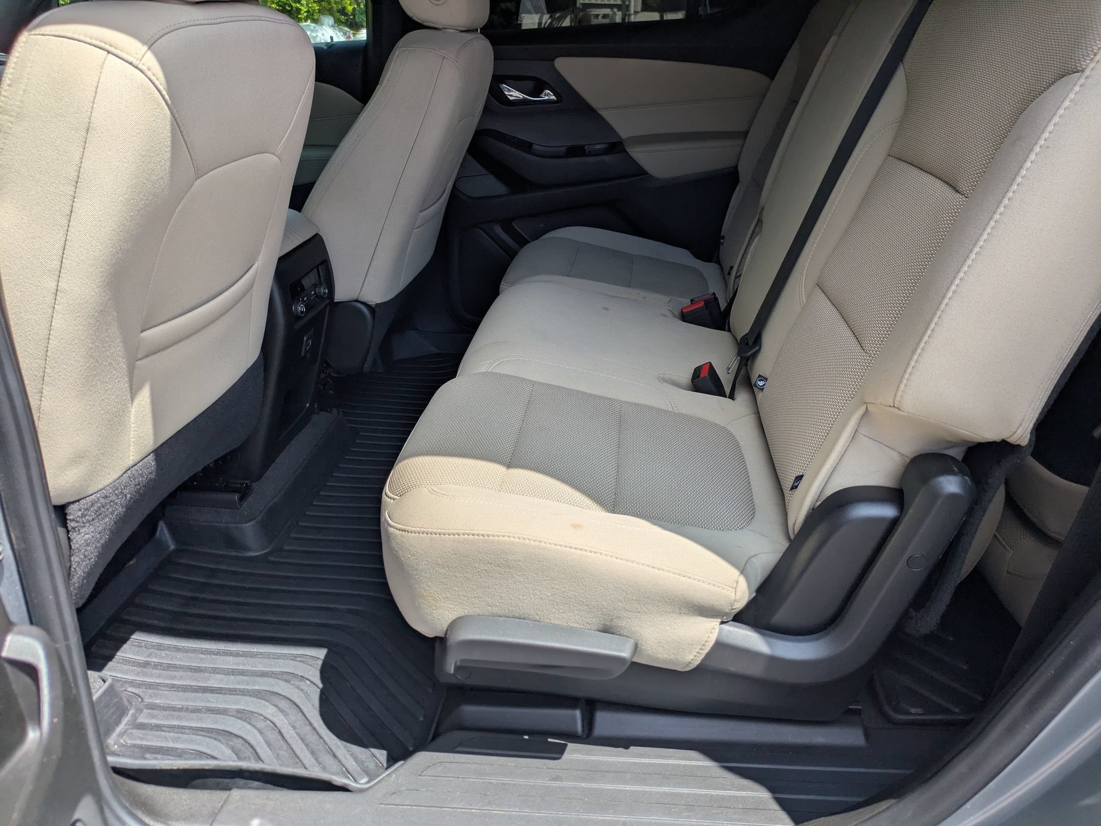 Used 2023 Chevrolet Traverse LS FWD image 25
