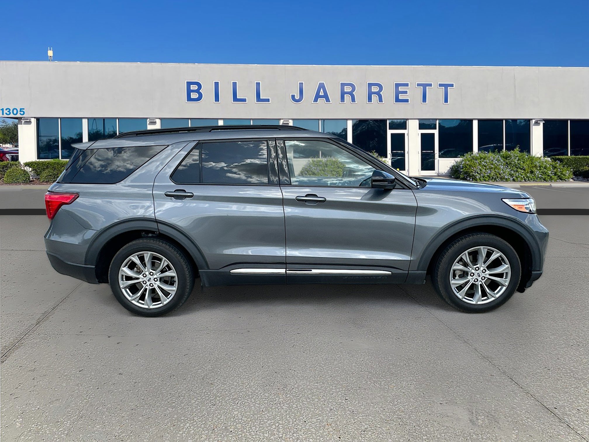 Certified 2023 Ford Explorer XLT w/ Equipment Group 202A RWD image 8