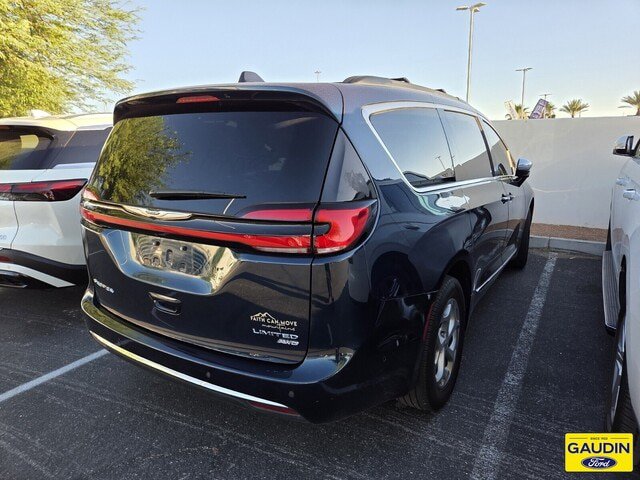 Used 2023 Chrysler Pacifica Limited w/ Uconnect Theater Family Group AWD/4WD image 2