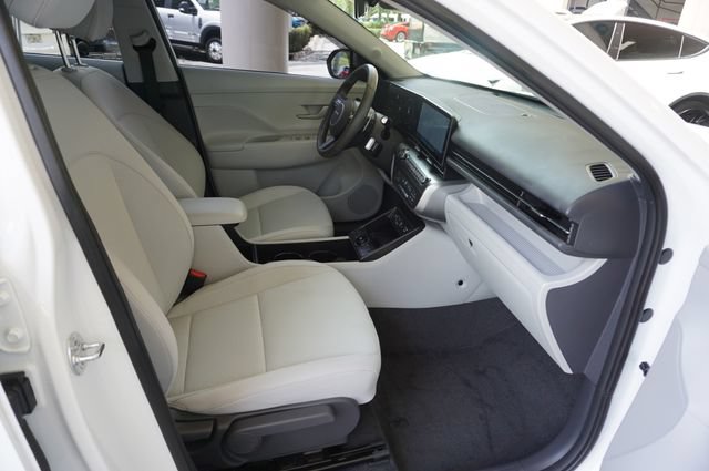 Used 2024 Hyundai Kona SEL w/ Convenience Package FWD image 3