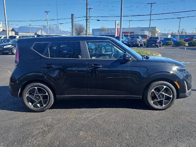 Used 2023 Kia Soul EX image 3