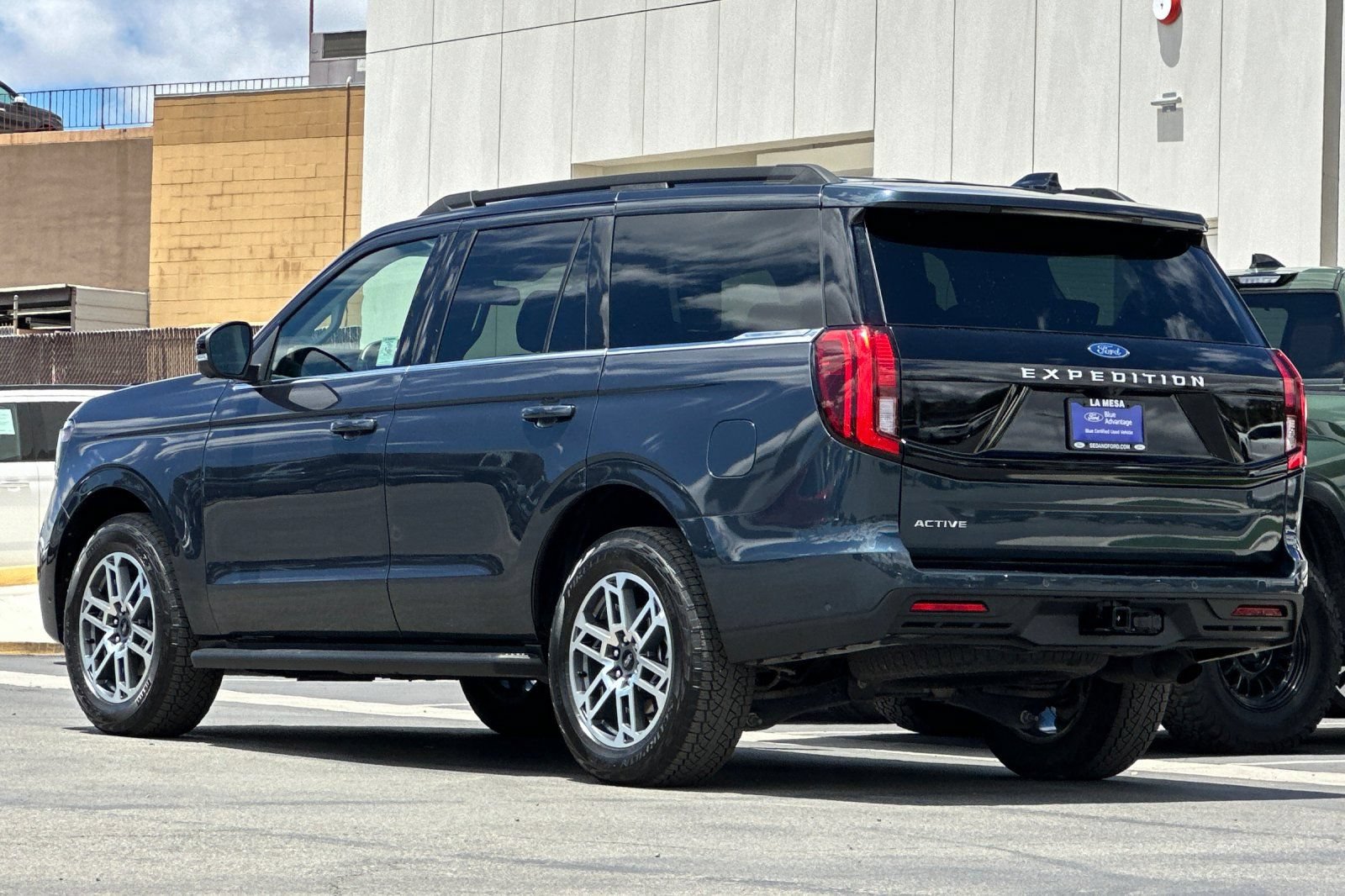 Certified 2025 Ford Expedition Active AWD/4WD image 5
