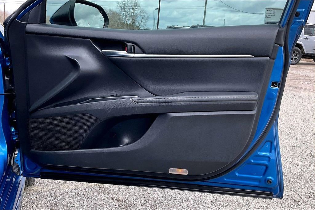 Used 2020 Toyota Camry XSE image 29