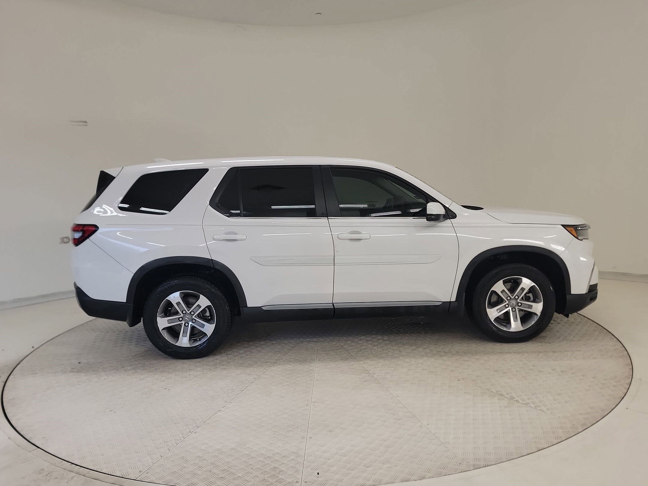 Used 2023 Honda Pilot EX-L image 6